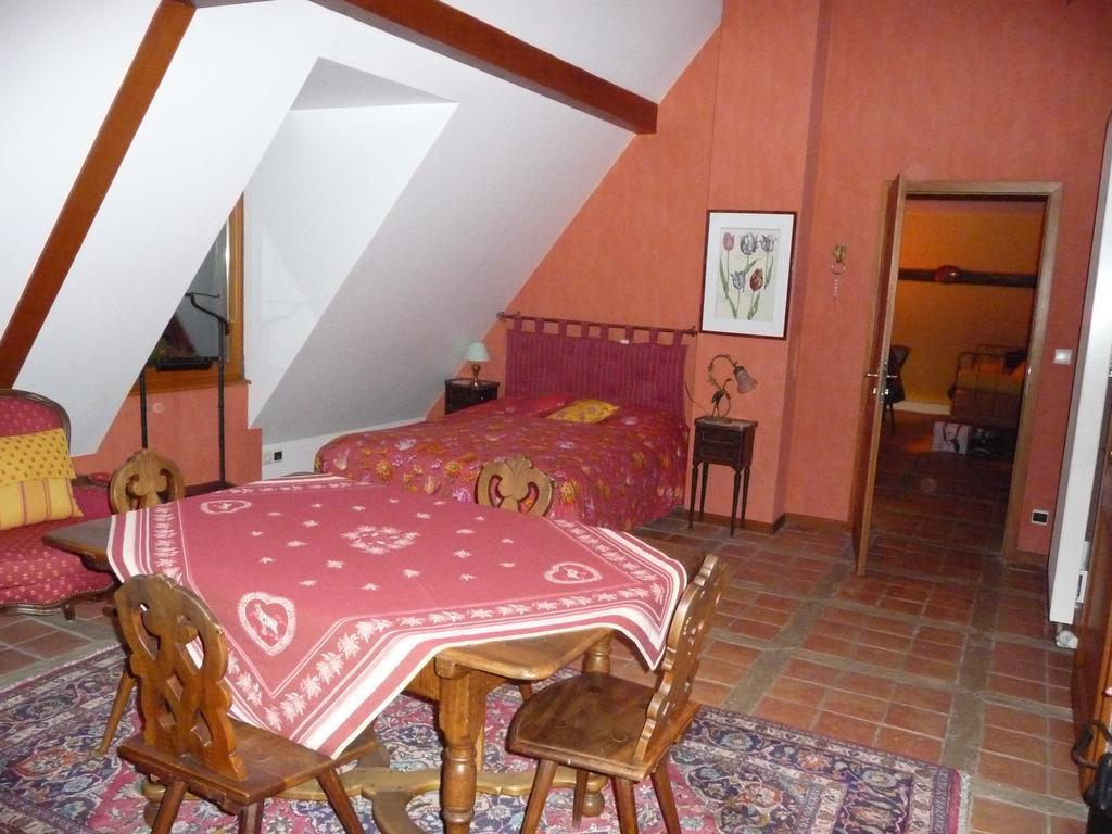 Le Neufeld Bed and Breakfast Oberhaslach Kamer foto
